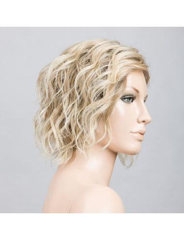 Perruque synthétique SCALA MONO PART sandyblonde rooted ELLEN WILLE