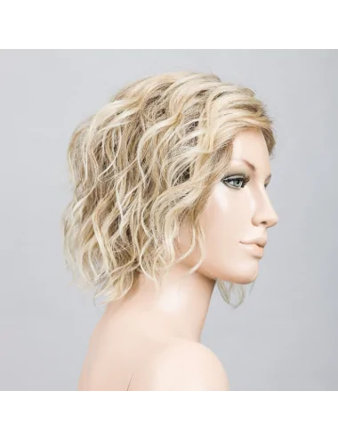 Perruque synthétique SCALA MONO PART sandyblonde rooted ELLEN WILLE